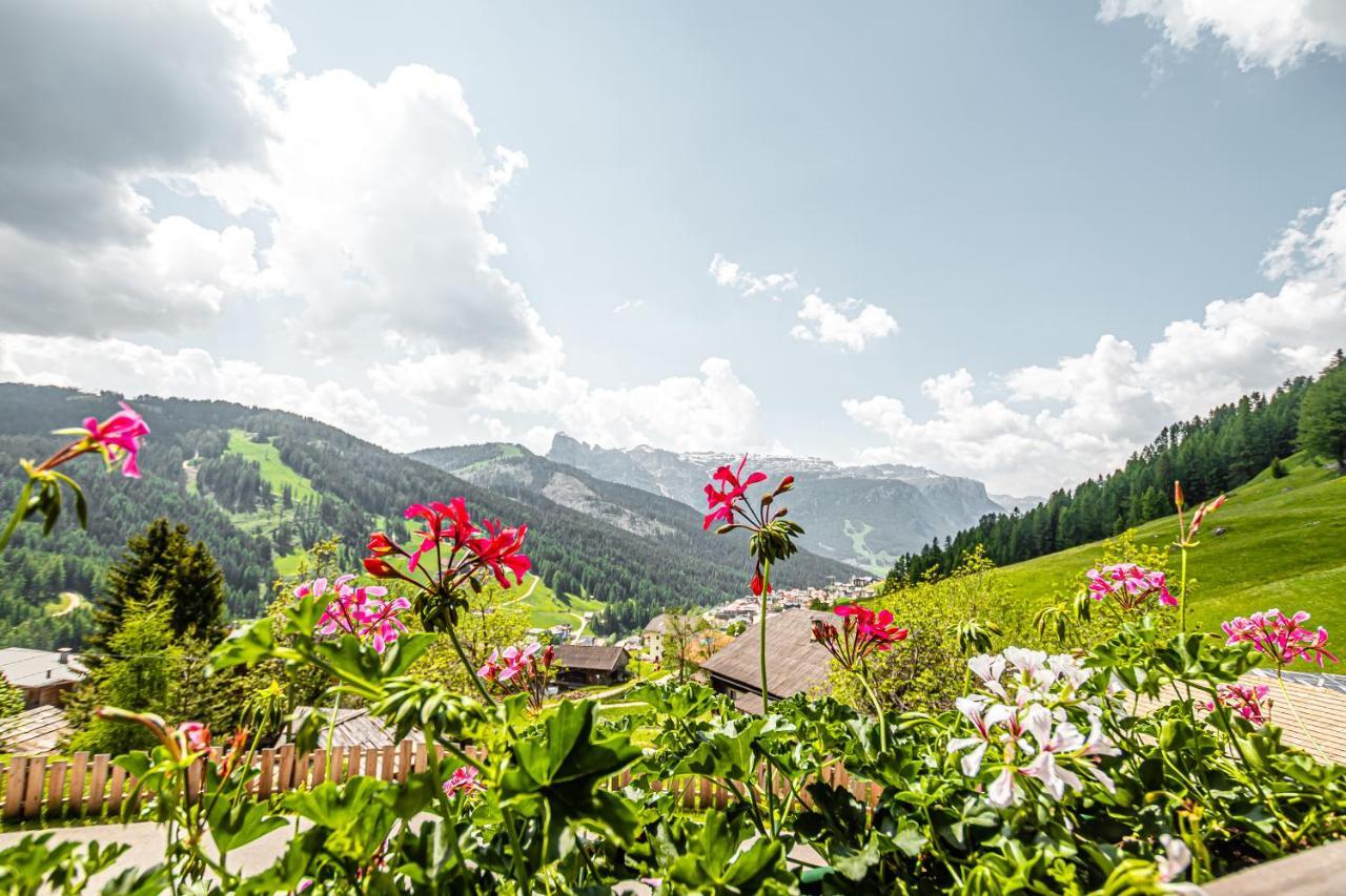 B&B - Hotel Ciasa Rue Blanch San Cassiano  Exterior photo