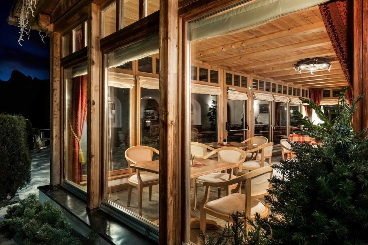 B&B - Hotel Ciasa Rue Blanch San Cassiano  Exterior photo